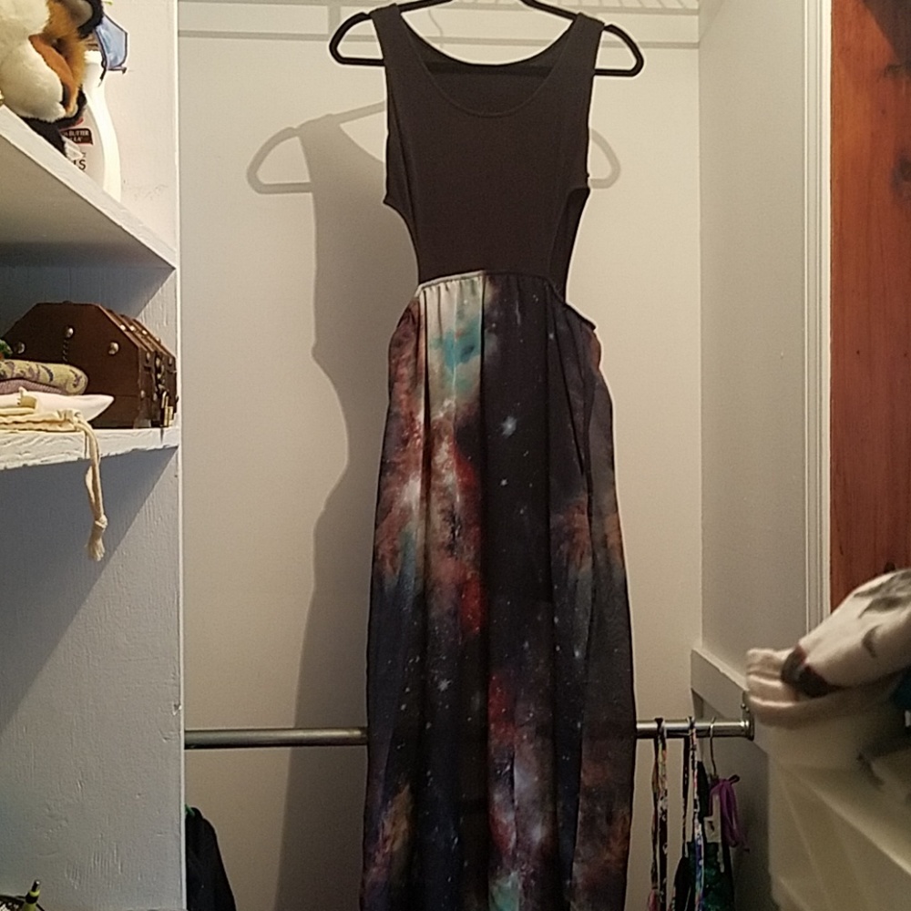 Side cutout maxi dress